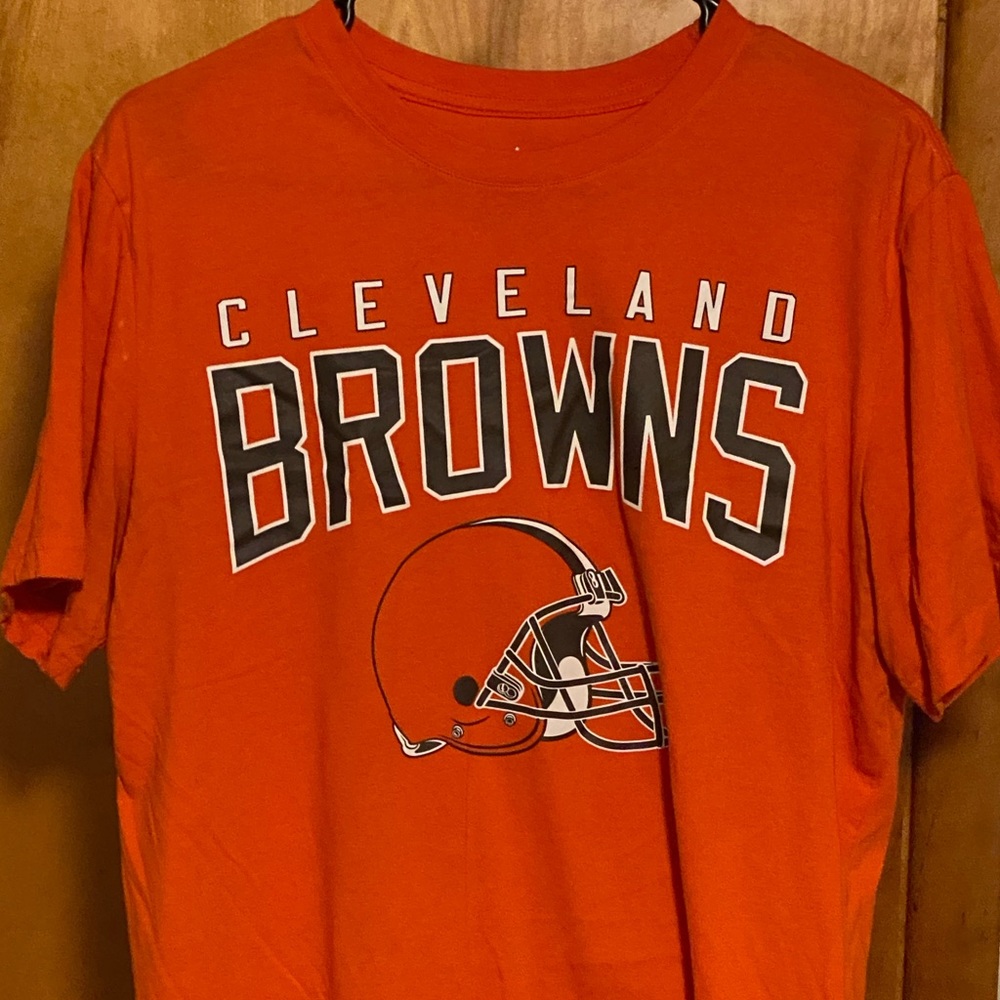 M CLEVELAND BROWNS T SHIRT